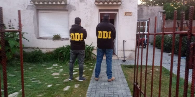 ALLANAMIENTO EN BAHÍA BLANCA: DETIENEN A UN HOMBRE ACUSADO DE VENDER MARIHUANA