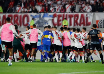 CON UN PENAL EN EL TIEMPO ADICIONAL, RIVER PLATE DERROTÓ 1-0 A BOCA JUNIORS EN UN CLÁSICO QUE TERMINÓ CON UN SHOW DE EXPULSADOS
