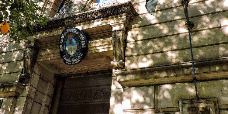 CONDENAN A UN HOMBRE A 7 AÑOS DE PRISIÓN POR TENER DROGA PARA LA VENTA Y AMENAZAR A SU EX PAREJA