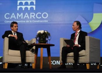 MASSA ANTE LOS EMPRESARIOS DE LA CONSTRUCCIÓN: «EN LAS PRÓXIMAS HORAS SE VA A CONOCER EL PROGRAMA CON EL FMI PARA LOS PRÓXIMOS 6 MESES»