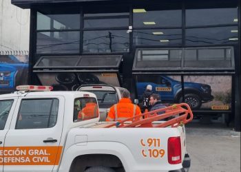 UN JOVEN ESTÁ GRAVE LUEGO DE QUE SE LE CAYERA UN AUTO ENCIMA MIENTRAS TRABAJABA