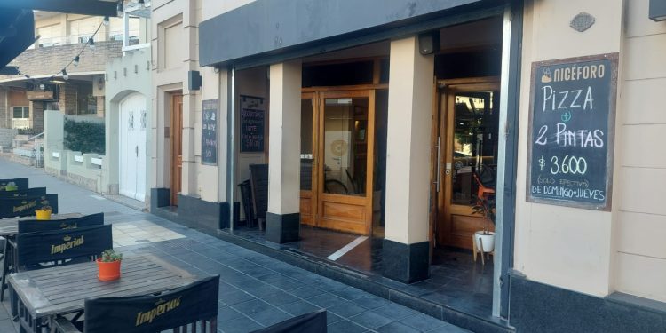 INCENDIO EN UN RESTAURANTE DE ALEM AL 200