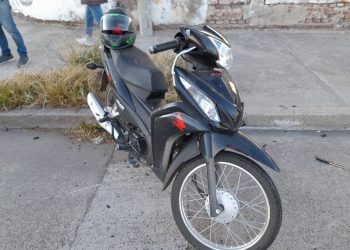 UN AUTO Y UNA MOTO COLISIONARON ESTA MAÑANA