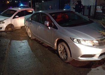 UN AUTO SE DESPISTÓ DEBIDO A LA LLUVIA EN LA CIUDAD
