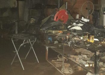 UN QUINCHO SE PRENDIÓ FUEGO EN PASAJE LOS CIRUELOS 2215