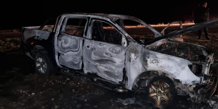 UNA CAMIONETA SE PRENDIÓ FUEGO EN LA RUTA 51