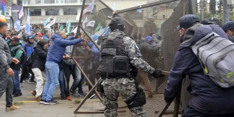 BLANCO ILARI: «UN OPERADOR DEL 911 ME DIJO PREGÚNTELE A MORALES CUÁNDO SE LEVANTA EL CORTE»