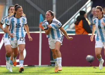 A PURO CORAJE, ARGENTINA REMONTÓ UN 0-2 E IGUALÓ CON SUDÁFRICA EN EL MUNDIAL FEMENINO