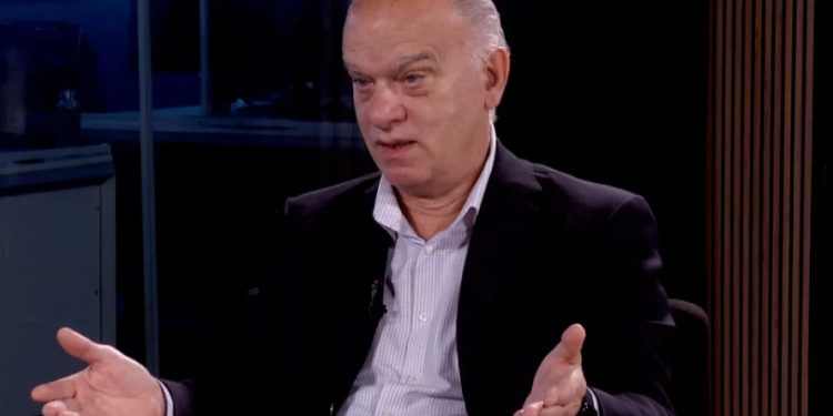 NÉSTOR GRINDETTI SE DIFERENCIÓ DE DIEGO SANTILLI