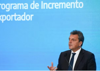 EL GOBIERNO IMPLEMENTARÁ UN DÓLAR MÁS ALTO PARA ALGUNAS EXPORTACIONES DEL AGRO Y SUMARÁ EL IMPUESTO PAÍS A LAS IMPORTACIONES