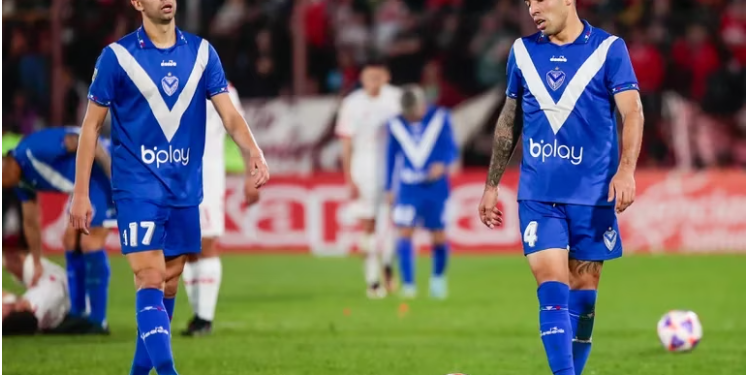 DENUNCIARON QUE LA BARRA DE VÉLEZ AGREDIÓ AL PLANTEL TRAS LA DERROTA ANTE HURACÁN Y ALGUNOS JUGADORES PIDIERON IRSE DEL CLUB