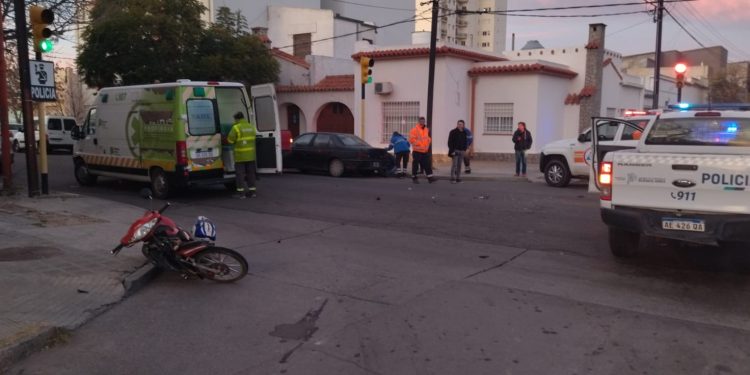 UNA CAMIONETA IMPACTÓ A UNA MOTO