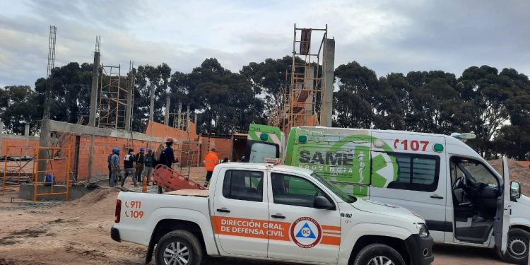 UN OBRERO HOSPITALIZADO TRAS DESPRENDERSE UN ANDAMIO