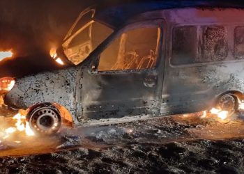 UNA CAMIONETA SE PRENDIÓ FUEGO DURANTE LA MADRUGADA
