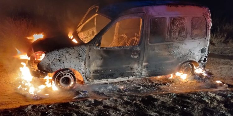 UNA CAMIONETA SE PRENDIÓ FUEGO DURANTE LA MADRUGADA