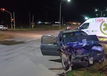 UNA CAMIONETA FUE EMBESTIDA DE ATRÁS CUANDO ESPERABA QUE CAMBIE EL SEMÁFORO