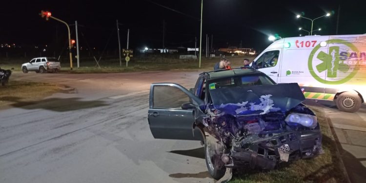 UNA CAMIONETA FUE EMBESTIDA DE ATRÁS CUANDO ESPERABA QUE CAMBIE EL SEMÁFORO