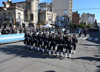 GRAN ACOMPAÑAMIENTO EN EL DESFILE POR EL DÍA DE LA INDEPENDENCIA