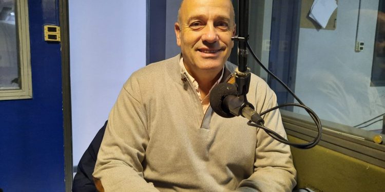 DE LEO: «NUESTRA PRIMERA MEDIDA SERÁ OTORGAR EL 100% DEL FONDO EDUCATIVO PARA MEJORAR LA INFRAESTRUCTURA DE LAS ESCUELAS»