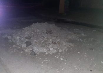 UNA MOTO CAYÓ POR UNA REPARACIÓN QUE SE ESTÁ HACIENDO EN EL ASFALTO