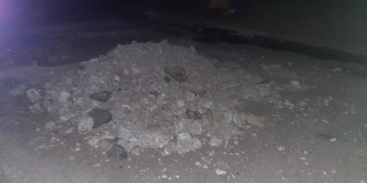 UNA MOTO CAYÓ POR UNA REPARACIÓN QUE SE ESTÁ HACIENDO EN EL ASFALTO