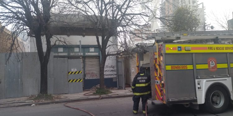 SE INCENDIÓ UN LOCAL COMERCIAL ABANDONADO