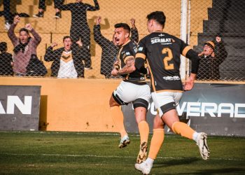 OLIMPO VENCIÓ A SANSINENA CON UNA RÁFAGA LETAL