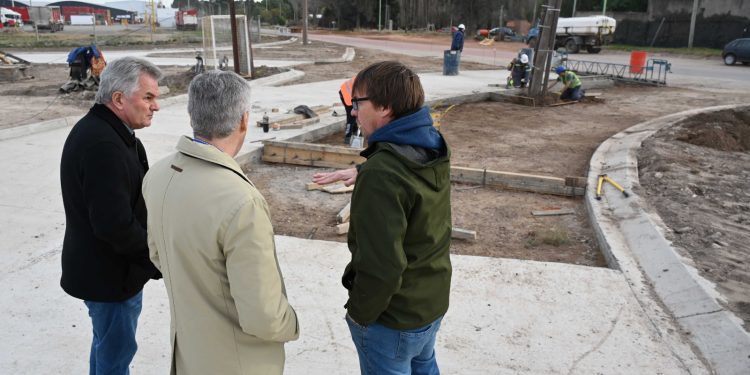 HECTOR GAY VISITÓ LA ROTONDA QUE SE CONSTRUYE SOBRE RAFAEL OBLIGADO