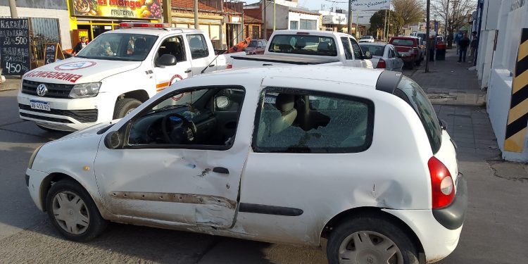 UN AUTO Y UNA MOTO SE ACCIDENTARON EN NECOCHEA AL 400