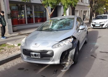 UN VEHÍCULO VOLCÓ EN ALVARADO AL 400