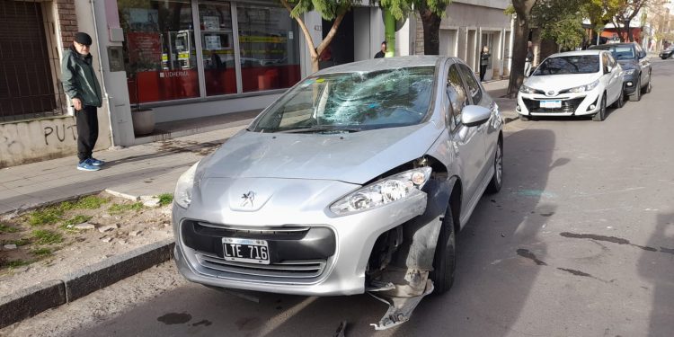 UN VEHÍCULO VOLCÓ EN ALVARADO AL 400