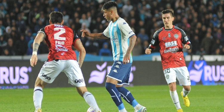 RACING TUVO UNA GRAN NOCHE Y DERROTÓ A CENTRAL CORDOBA