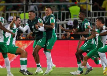 RACING PERDIÓ 4-2 CON ATLÉTICO NACIONAL Y DEBERÁ GOLEAR EN AVELLANEDA PARA SOÑAR CON LOS CUARTOS DE LA COPA LIBERTADORES