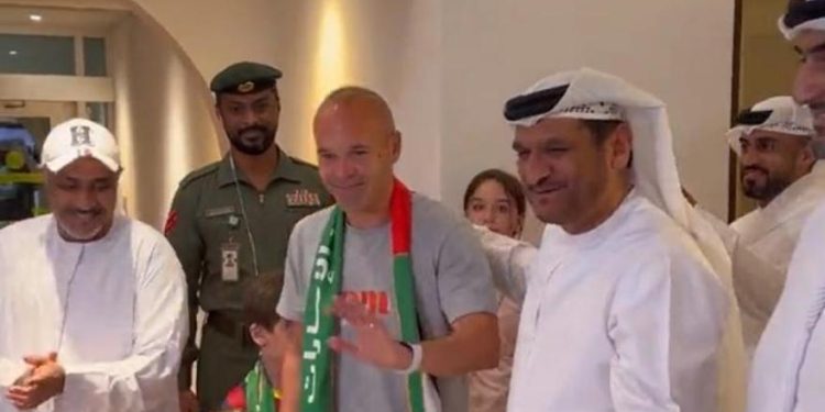 A LOS 39 AÑOS, ANDRÉS INIESTA FUE PRESENTADO EN SU NUEVO CLUB