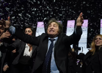 JAVIER MILEI CERRÓ SU CAMPAÑA CON GUIÑOS A MAURICIO MACRI