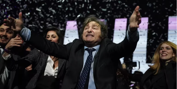 JAVIER MILEI CERRÓ SU CAMPAÑA CON GUIÑOS A MAURICIO MACRI