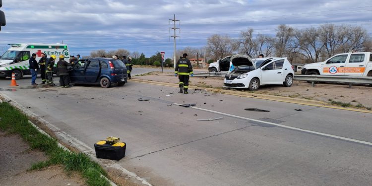 DOS VEHÍCULOS COLISIONARON EN LA RUTA 3