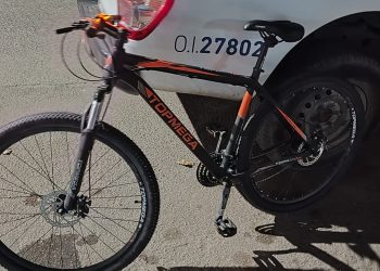 ROMPIERON LA VIDRIERA DE UN COMERCIO Y SE ROBARON UNA BICICLETA