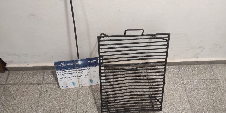 DOS PERSONAS APREHENDIDAS AL INTENTAR ROBAR UNA PARRILLA Y UNA PALA DE LA CANCHA DE PACÍFICO