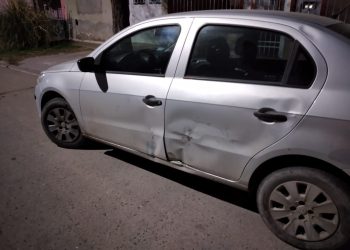 UNA MOTO IMPACTÓ DE ATRÁS A UN AUTO EN LEVALLE Y TARAPACÁ