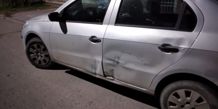 UNA MOTO IMPACTÓ DE ATRÁS A UN AUTO EN LEVALLE Y TARAPACÁ