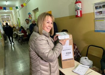 ELECCIONES 2023: VOTÓ NIDIA MOIRANO, «ES UN MOMENTO BISAGRA Y CREO QUE LA GENTE VA A VENIR A VOTAR»