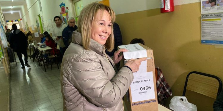 ELECCIONES 2023: VOTÓ NIDIA MOIRANO, «ES UN MOMENTO BISAGRA Y CREO QUE LA GENTE VA A VENIR A VOTAR»