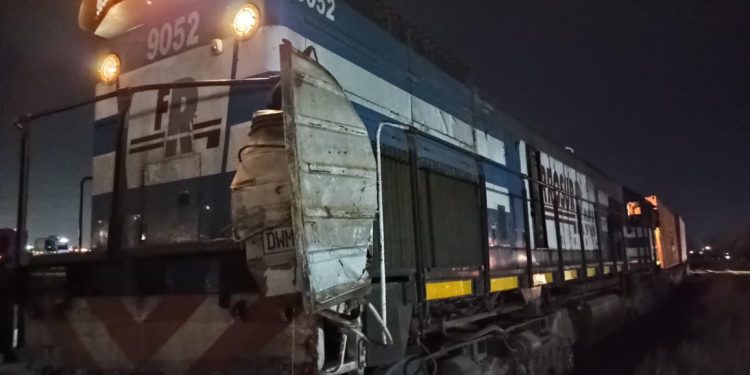 UN TREN DE CARGA IMPACTÓ A EL ACOPLADO DE UN CAMIÓN