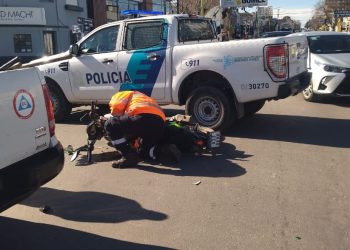 SE ACCIDENTARON UN AUTO Y UNA MOTO