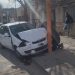 UN TAXI TERMINÓ IMPACTANDO CONTRA UNA COLUMNA DE LUZ