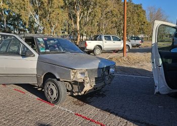 DOS AUTOS CHOCARON DENTRO DEL PARQUE INDUSTRIAL