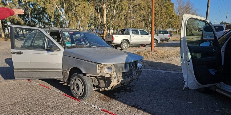 DOS AUTOS CHOCARON DENTRO DEL PARQUE INDUSTRIAL