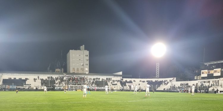 OLIMPO VENCIÓ A LINIERS Y CONTINÚA PUNTERO