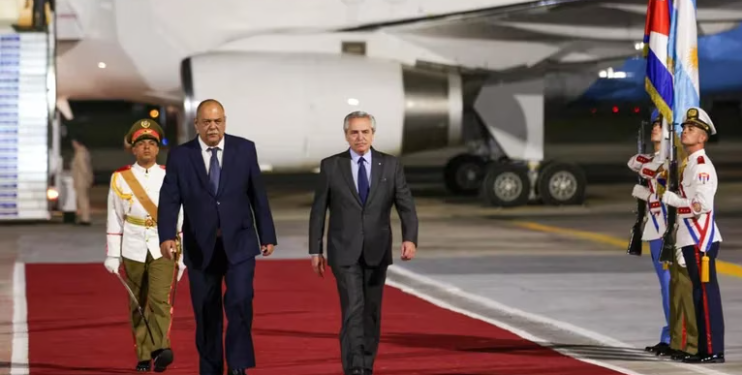 ALBERTO FERNÁNDEZ LLEGÓ A CUBA PARA PARTICIPAR DE LA CUMBRE DEL G77